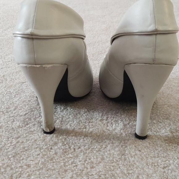 Cream booties - Picture 2 of 2